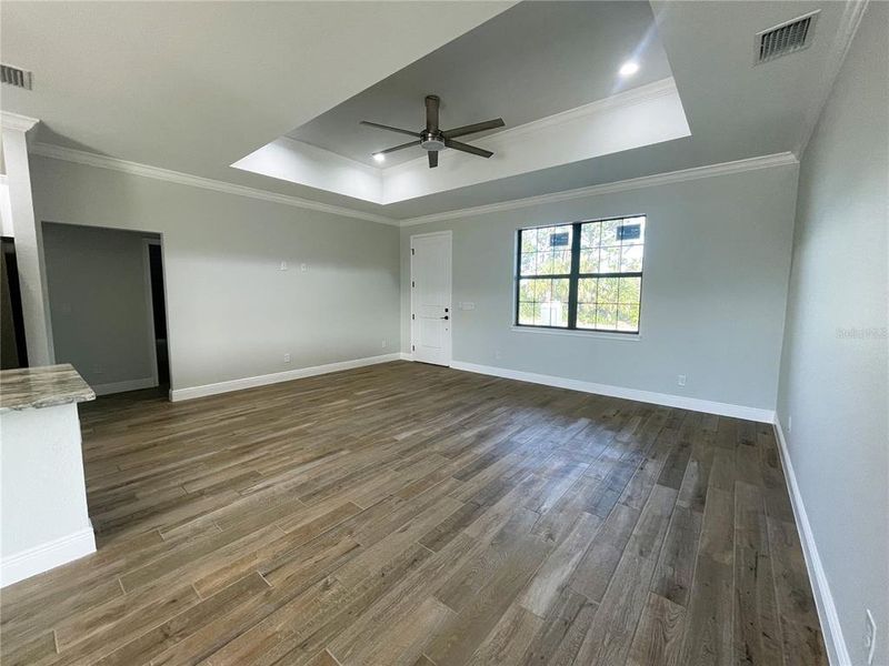 Spacious, unfurnished interior of a new home in , Englewood (Image 8).