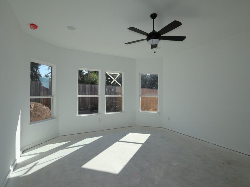 Spacious, unfurnished interior of a new home in Cedar Brook, Leander (Image 10).