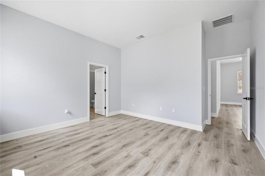 Spacious, unfurnished interior of a new home in , Ocala (Image 38).
