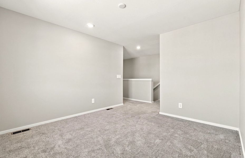 Spacious, unfurnished interior of a new home in Murata Farms, Fort Lupton (Image 24).