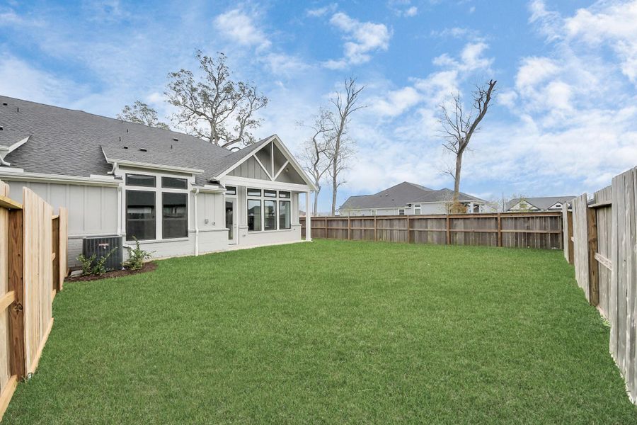 Exterior details and patio area of a home in , Missouri City (Image 4).