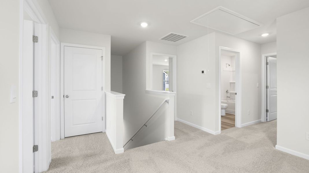 Spacious, unfurnished interior of a new home in Trailside Run, Spartanburg (Image 20).