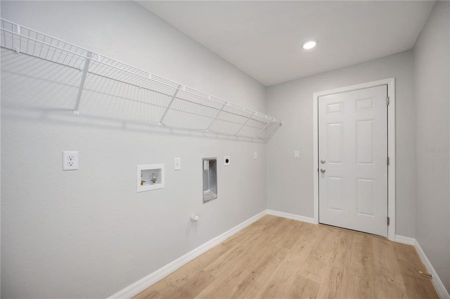 Spacious, unfurnished interior of a new home in , North Port (Image 27).