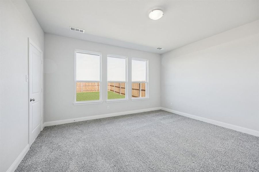 Spacious, unfurnished interior of a new home in Santorini, Seagoville (Image 14).