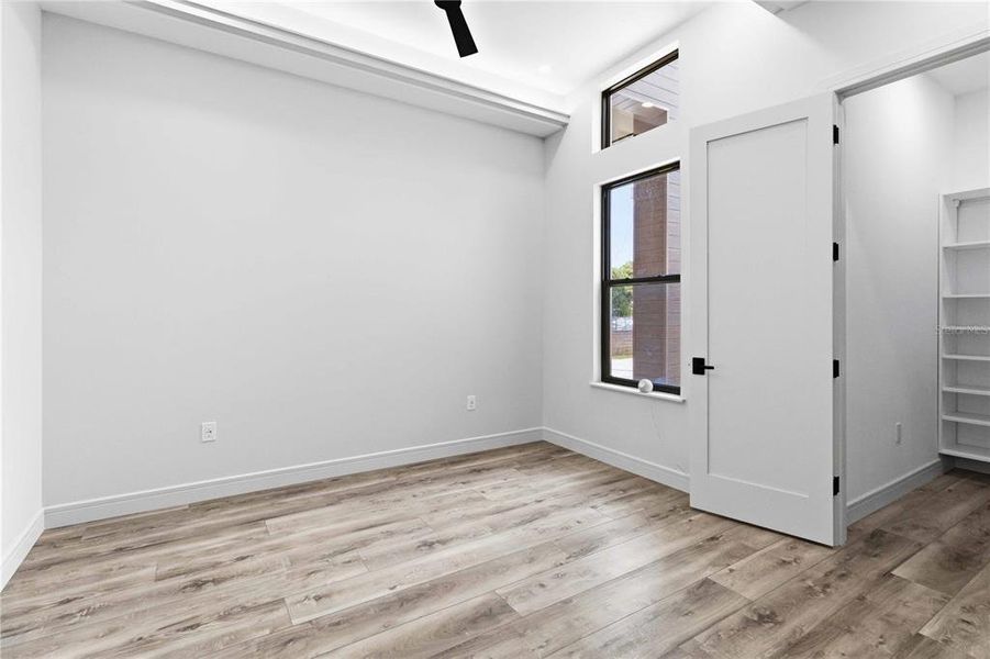 Spacious, unfurnished interior of a new home in , Plant City (Image 25).