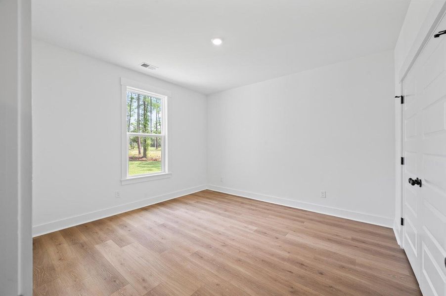 Spacious, unfurnished interior of a new home in , Hollywood (Image 19).