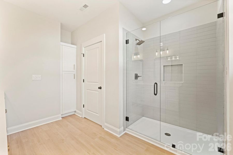 Spacious, unfurnished interior of a new home in , Lincolnton (Image 30).