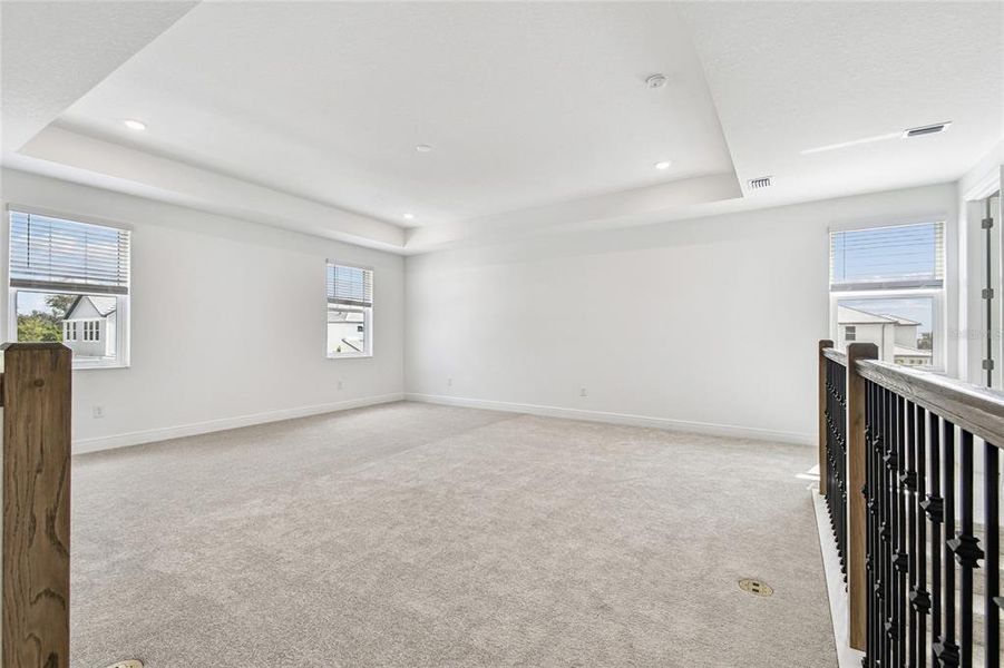 Spacious, unfurnished interior of a new home in Hawkstone, Sarasota (Image 39).