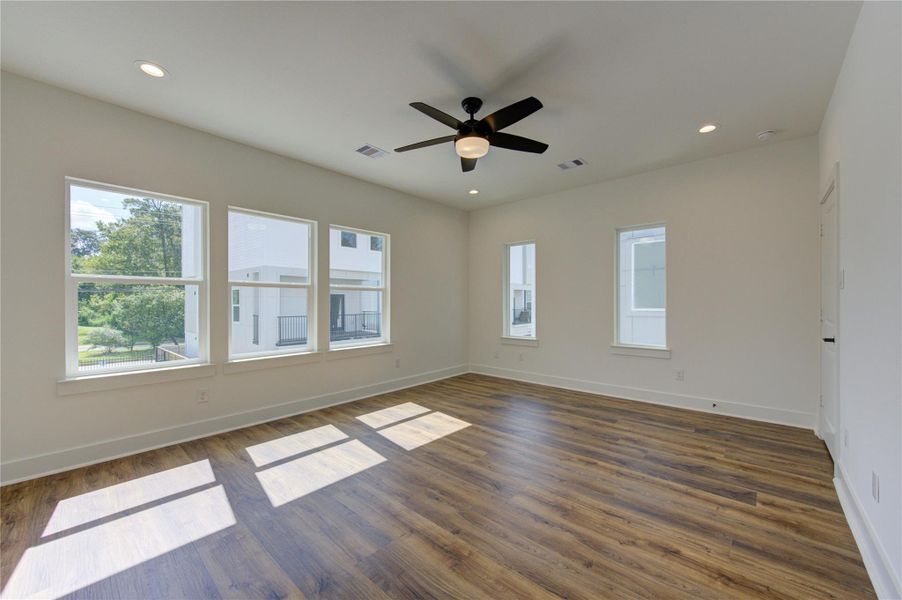 Spacious, unfurnished interior of a new home in , Houston (Image 19).