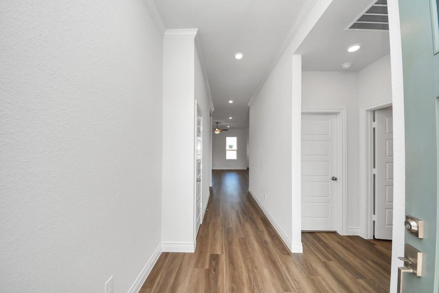Spacious, unfurnished interior of a new home in Lexington Heights, Willis (Image 30).