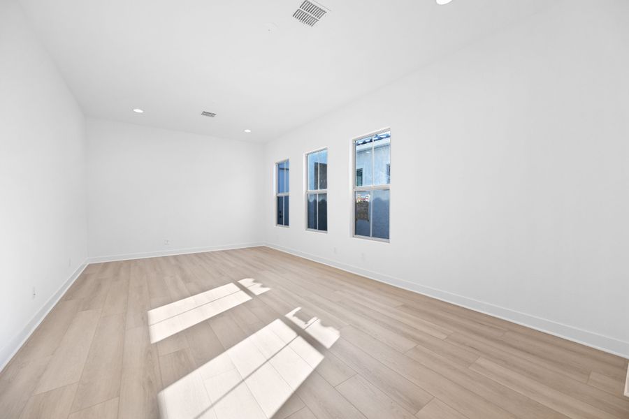 Spacious, unfurnished interior of a new home in Aloravita South, Peoria (Image 24).