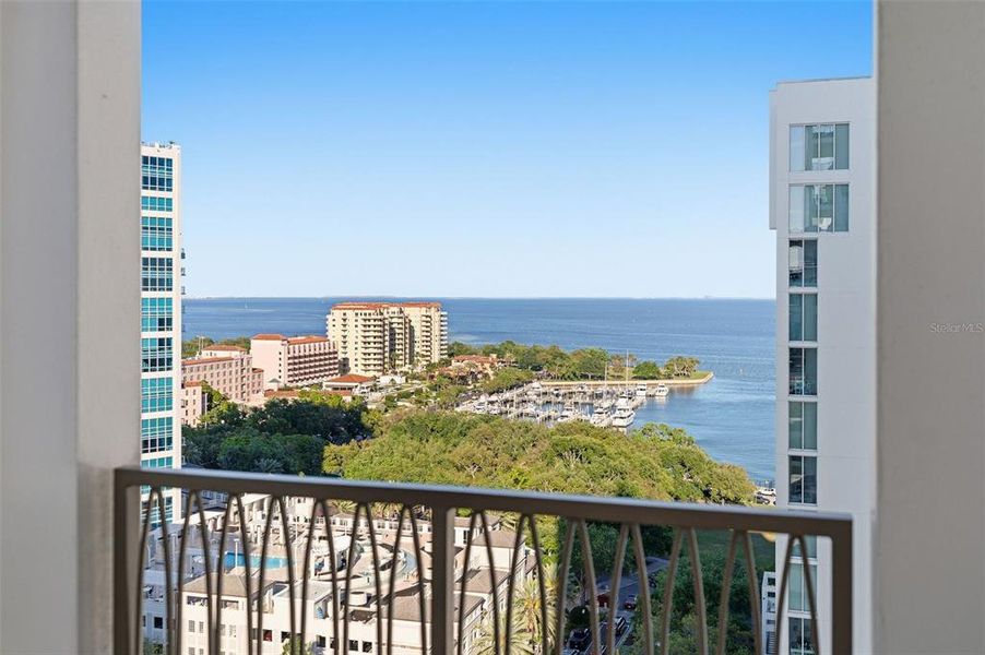 Condo located in St. Petersburg, FL showcasing its design and architecture (Image 28). Condo located in St. Petersburg, FL showcasing its design and architecture (Image 28).