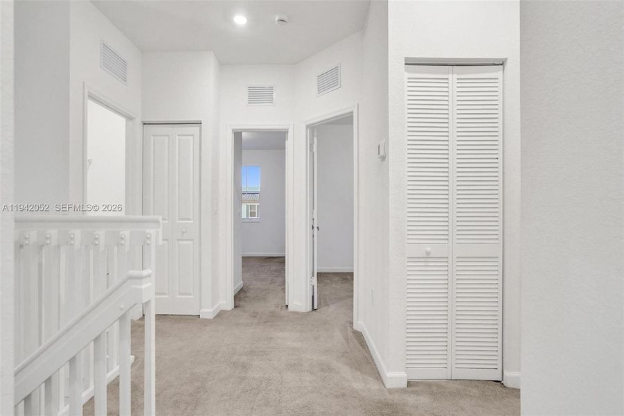 Spacious, unfurnished interior of a new home in , Coral Springs (Image 12).