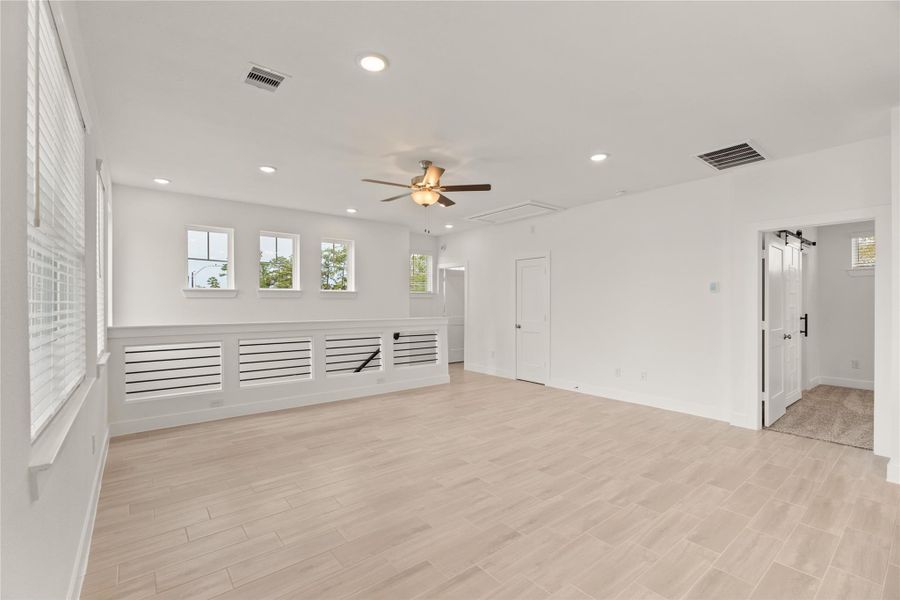 Spacious, unfurnished interior of a new home in Balmoral, Atascocita (Image 15). Spacious, unfurnished interior of a new home in Balmoral, Atascocita (Image 15).