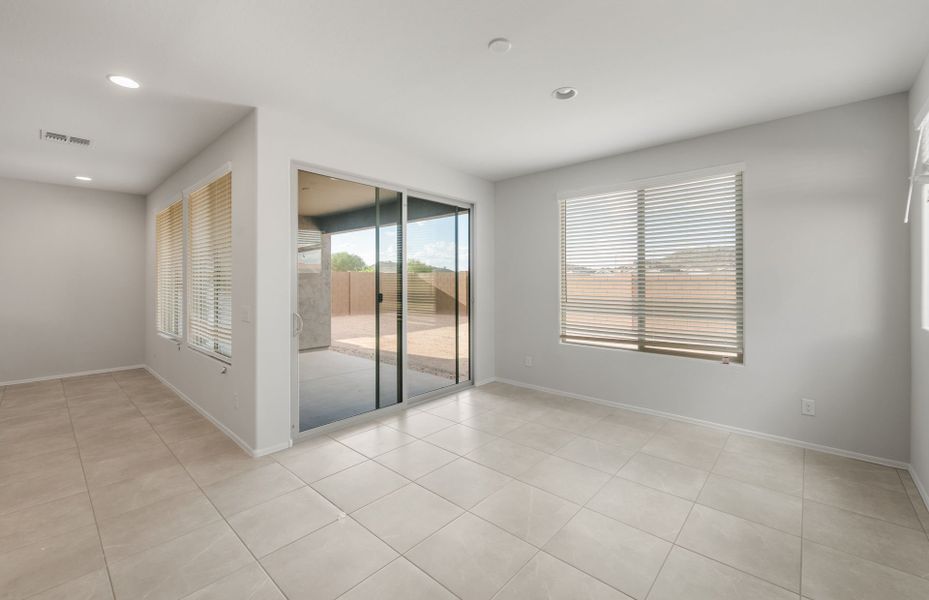 Spacious, unfurnished interior of a new home in Sun City Anthem at Merrill Ranch, Florence (Image 18).