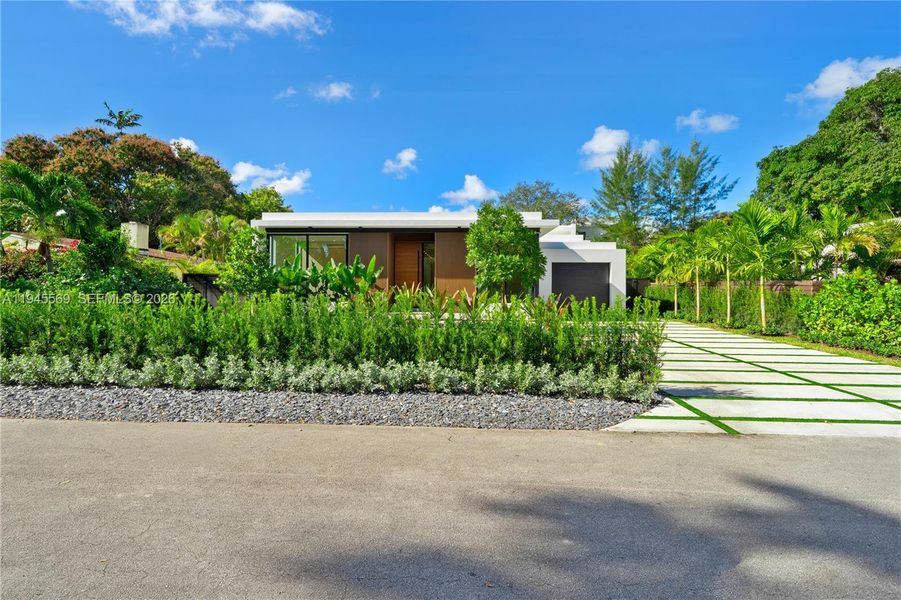 Community amenities in , Biscayne Park (Image 27).