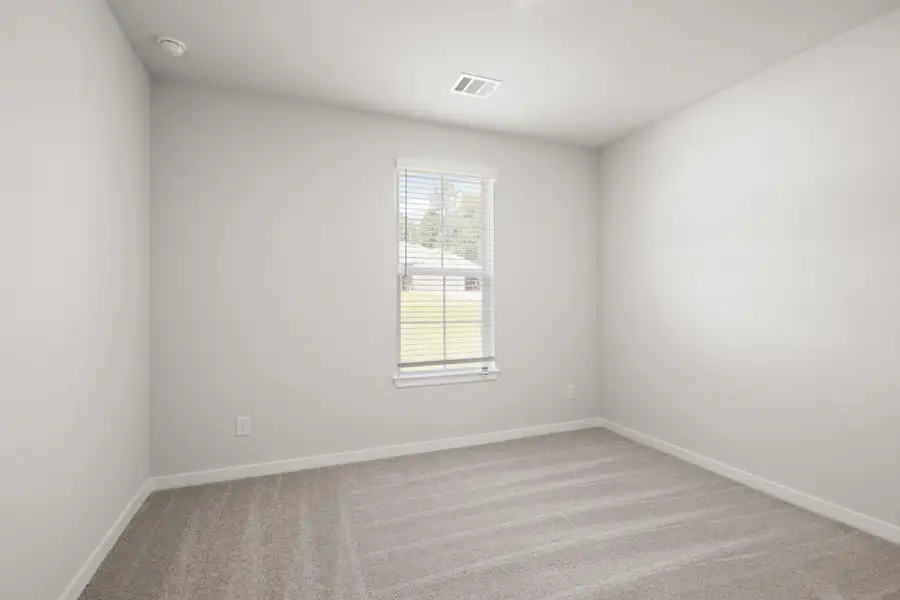 Spacious, unfurnished interior of a new home in Woodshore, Clute (Image 10).