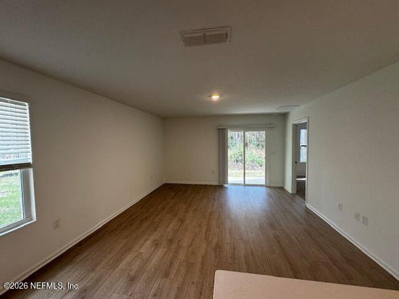 Spacious, unfurnished interior of a new home in Copes Landing, Jacksonville (Image 21).