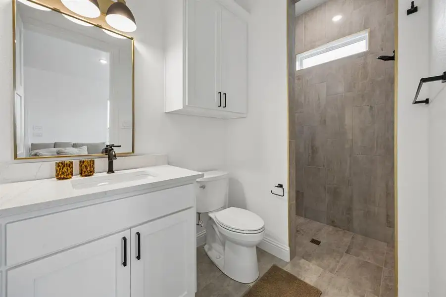 Furnished interior view inside a new home in , Northlake (Image 26).