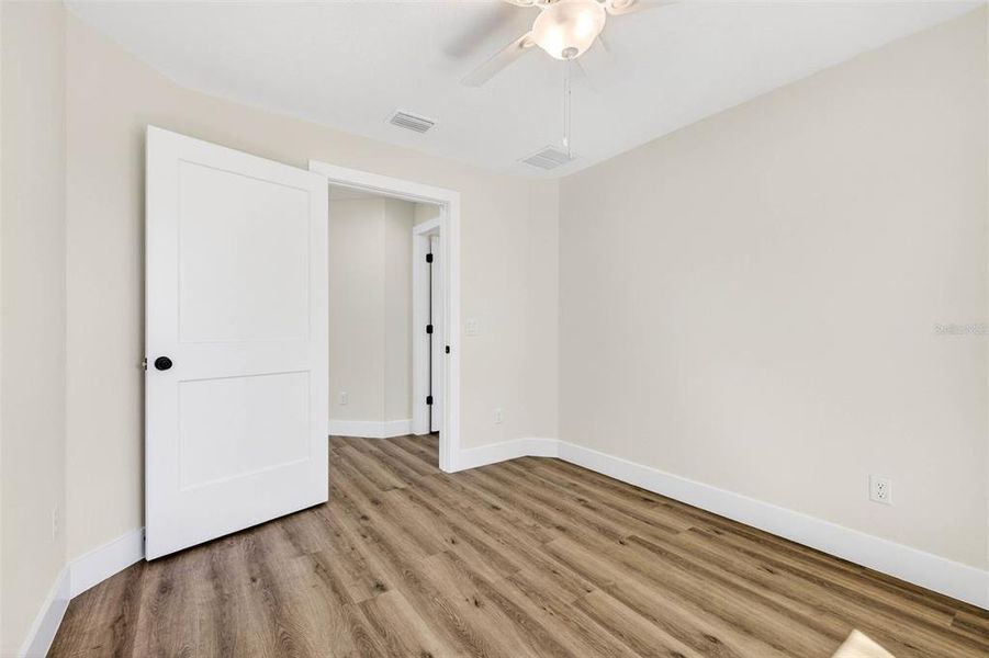 Spacious, unfurnished interior of a new home in , Dade City (Image 44).