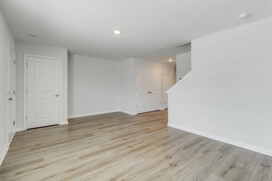 Spacious, unfurnished interior of a new home in Astoria, Columbia (Image 15).