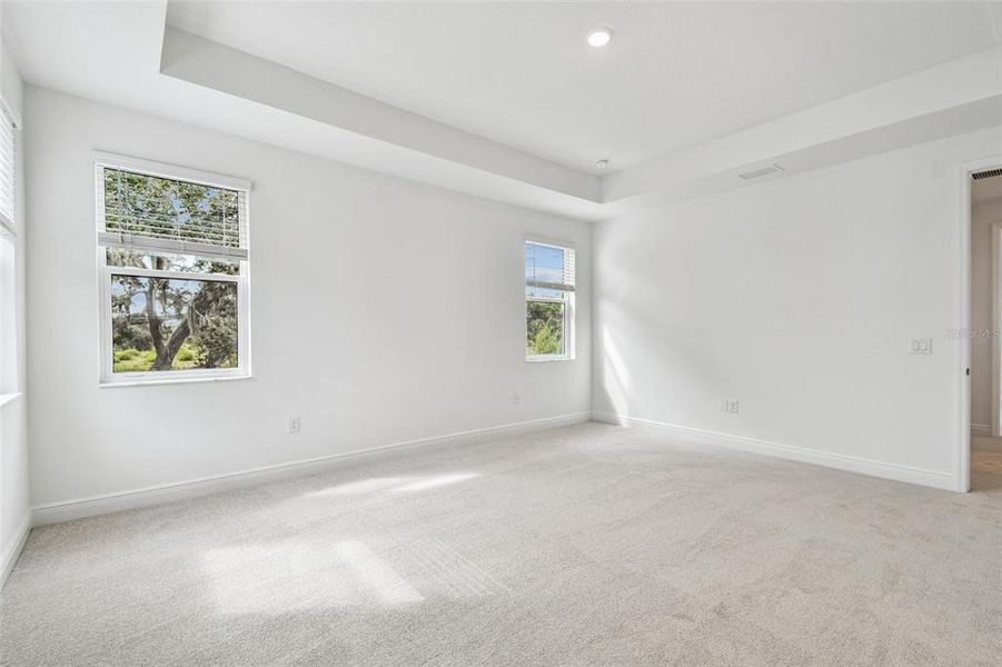 Spacious, unfurnished interior of a new home in Hawkstone, Sarasota (Image 29).
