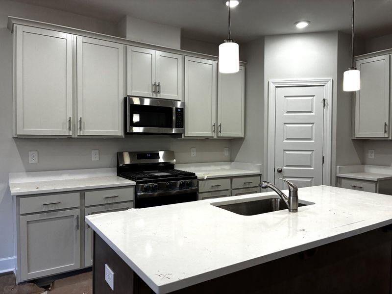 Furnished interior view inside a new home in Holly Ridge, Greenville (Image 5).