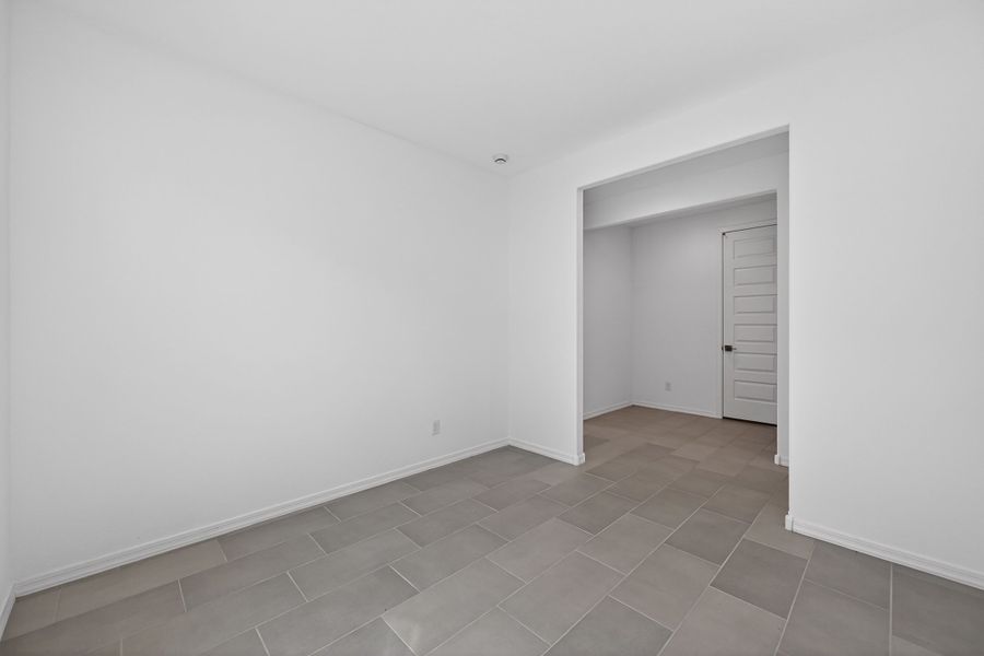 Spacious, unfurnished interior of a new home in Artisan at Asante, Surprise (Image 27).
