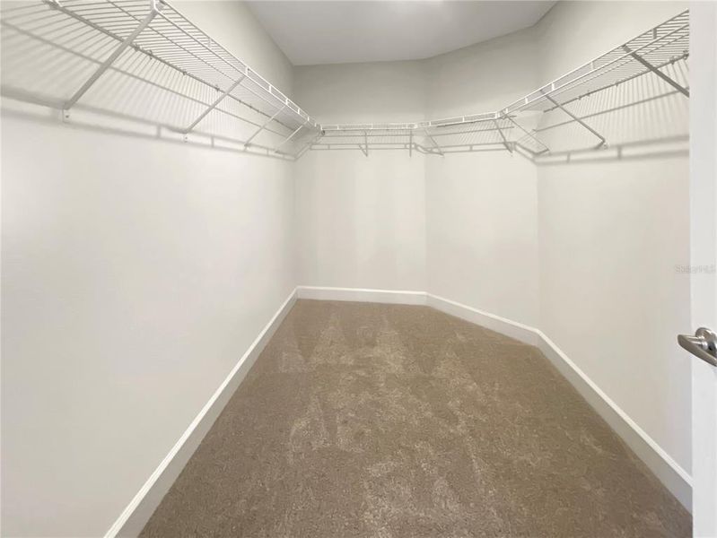 Spacious, unfurnished interior of a new home in , St. Cloud (Image 14).