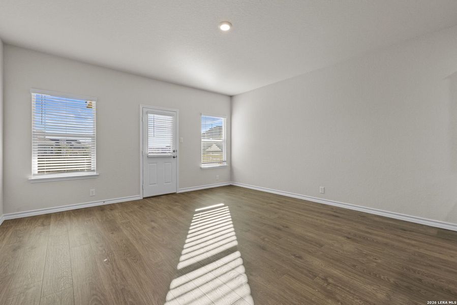 Spacious, unfurnished interior of a new home in Redbird Ranch, San Antonio (Image 18).