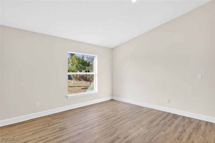 Spacious, unfurnished interior of a new home in Cape Coral, Cape Coral (Image 20).
