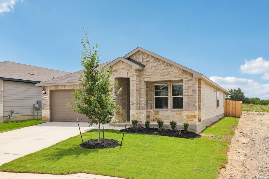 Front exterior of a new home in Thomas Pond, San Antonio, TX, highlighting curb appeal (Image 1). Front exterior of a new home in Thomas Pond, San Antonio, TX, highlighting curb appeal (Image 1).