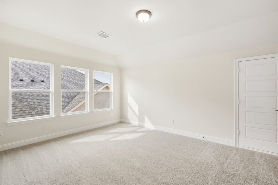 Spacious, unfurnished interior of a new home in Edgewater, Fate (Image 44).