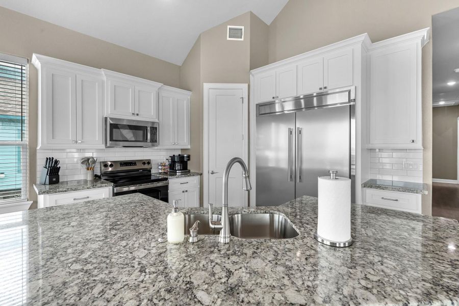 Furnished interior view inside a new home in , Freeport (Image 7).