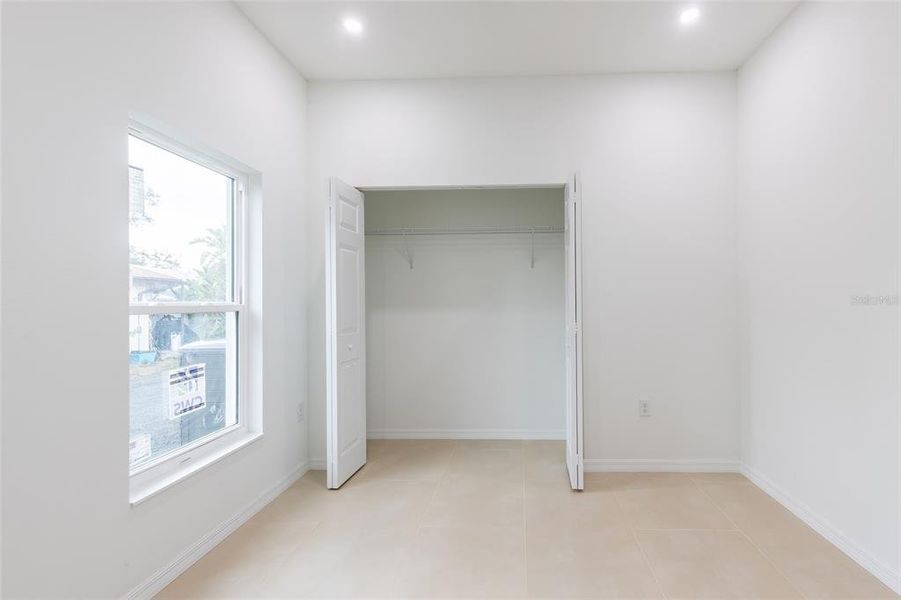 Spacious, unfurnished interior of a new home in , Sebring (Image 58).