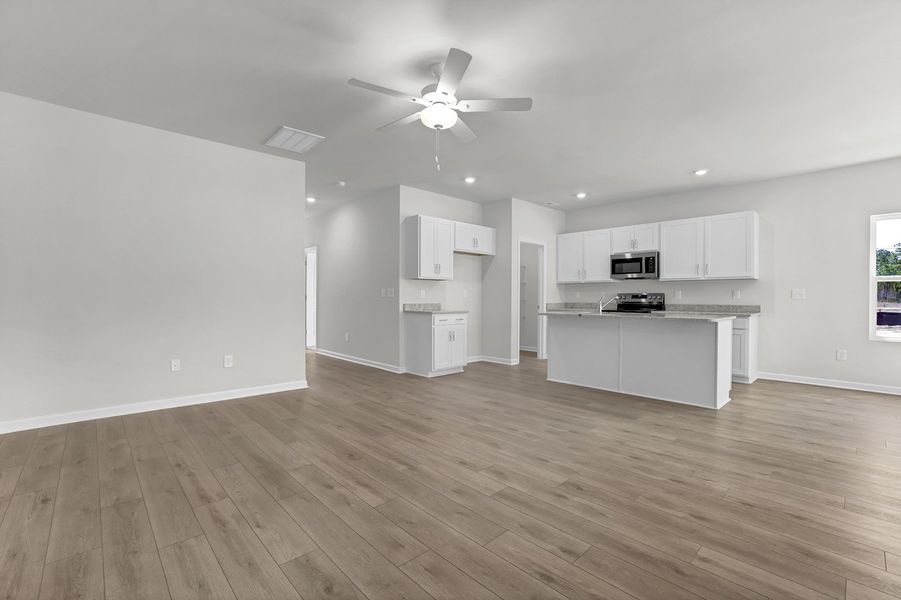Spacious, unfurnished interior of a new home in River Tide Farms, Bolivia (Image 13).