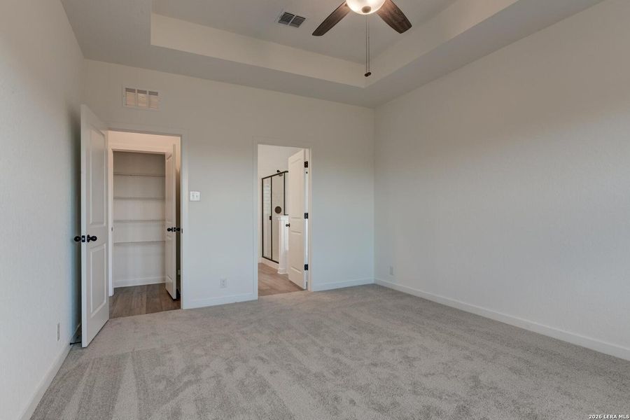 Spacious, unfurnished interior of a new home in Nopal Valley, San Antonio (Image 29).