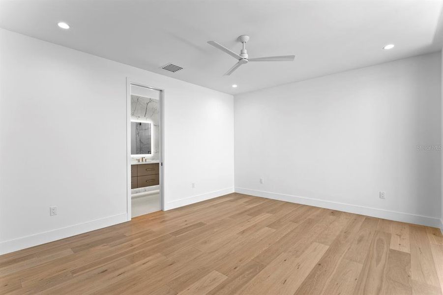Spacious, unfurnished interior of a new home in , Tierra Verde (Image 52).