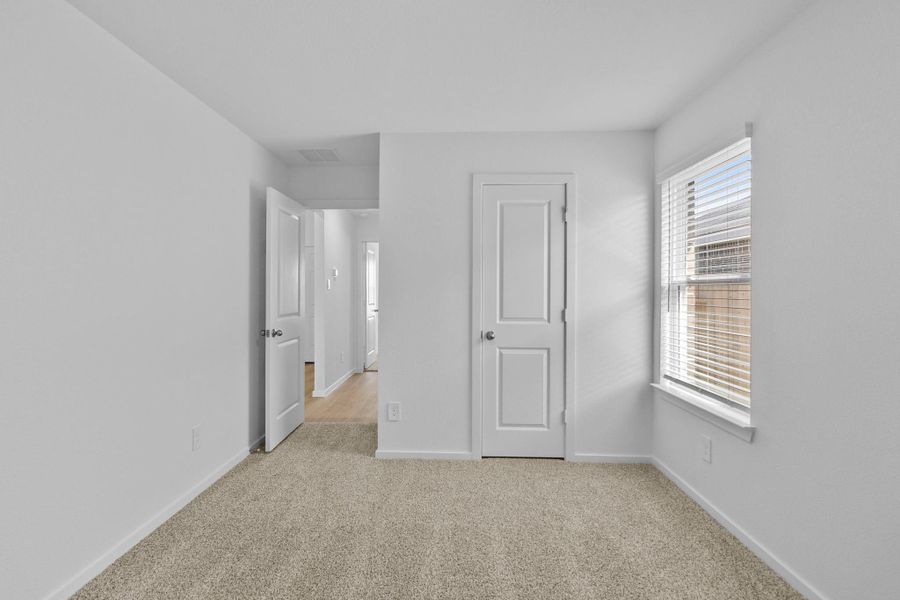 Spacious, unfurnished interior of a new home in Harrington Trails at The Canopies, Splendora (Image 12).