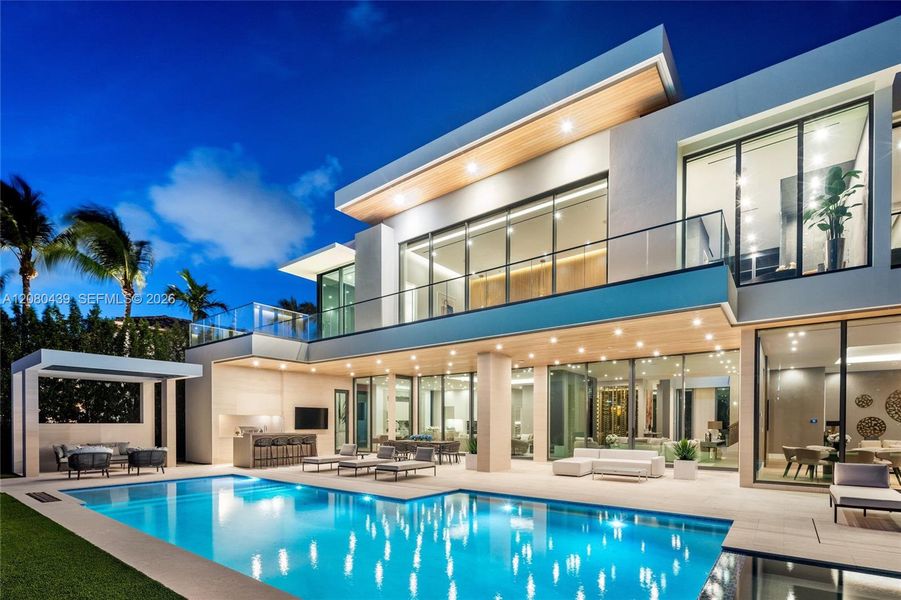 Exterior details and patio area of a home in , Fort Lauderdale (Image 27).