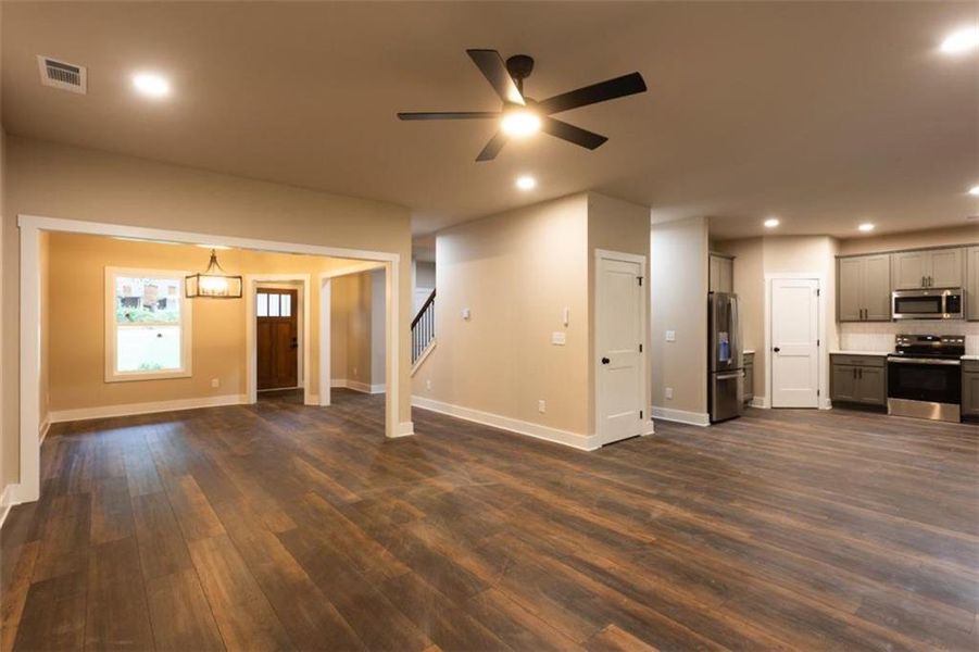 Spacious, unfurnished interior of a new home in , Oxford (Image 20).