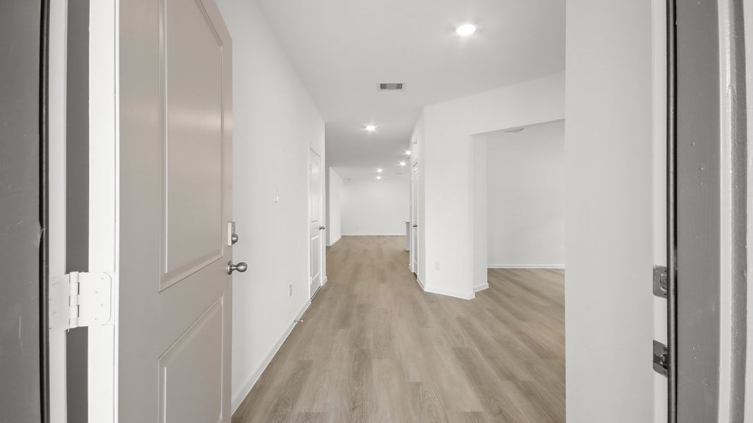 Spacious, unfurnished interior of a new home in Harrington Trails at The Canopies, Splendora (Image 10).