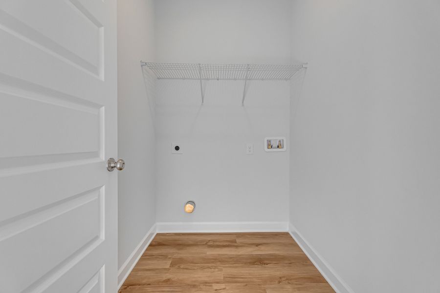 Spacious, unfurnished interior of a new home in Live Oak Cottages, Freeport (Image 37).