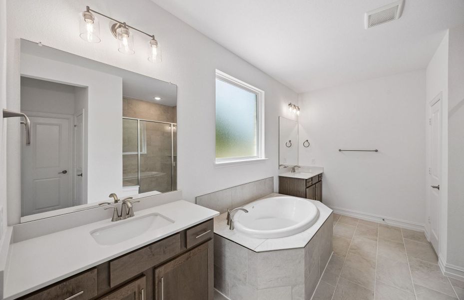 Furnished interior view inside a new home in Wilson Creek Meadows, Celina (Image 7).