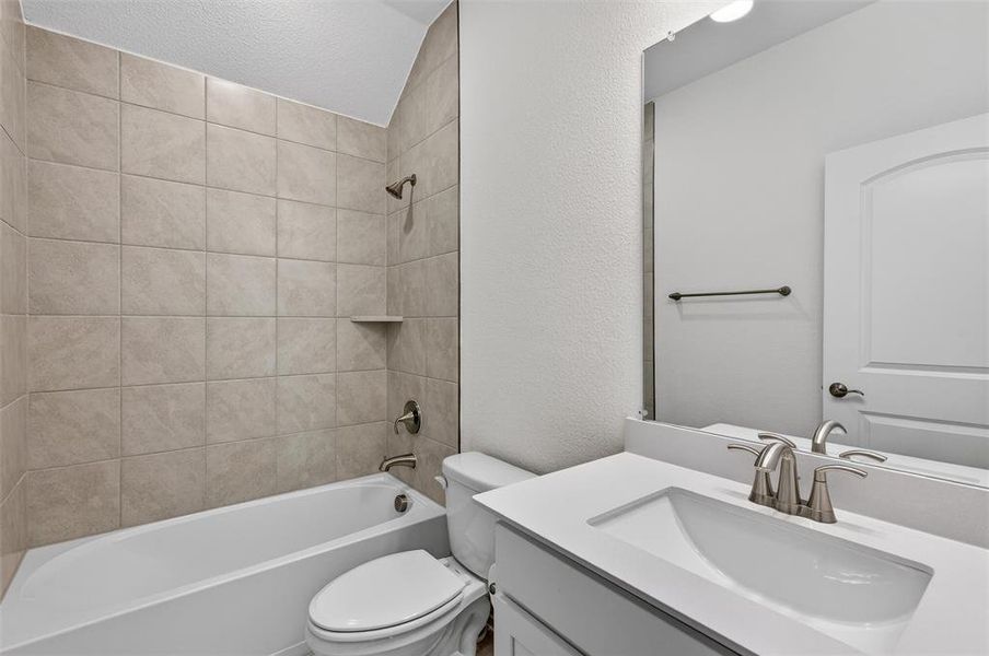 Furnished interior view inside a new home in Erwin Farms, McKinney (Image 19).