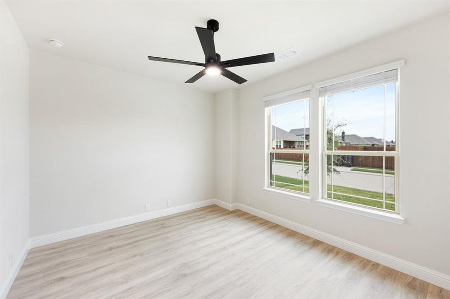 Spacious, unfurnished interior of a new home in Star Ranch, Godley (Image 17).