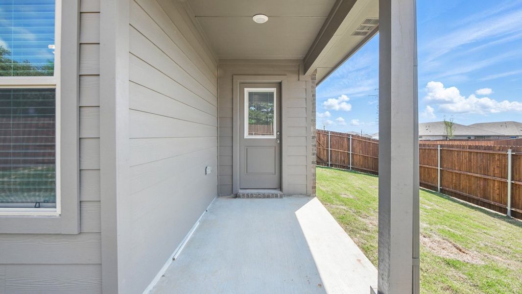 Representative exterior details of a home built from the Diana by D.R. Horton in Monarch at the Meadows, Denton (Image 3). Representative exterior details of a home built from the Diana by D.R. Horton in Monarch at the Meadows, Denton (Image 3).