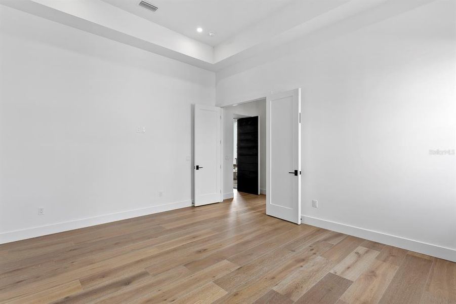 Spacious, unfurnished interior of a new home in , Tampa (Image 85).