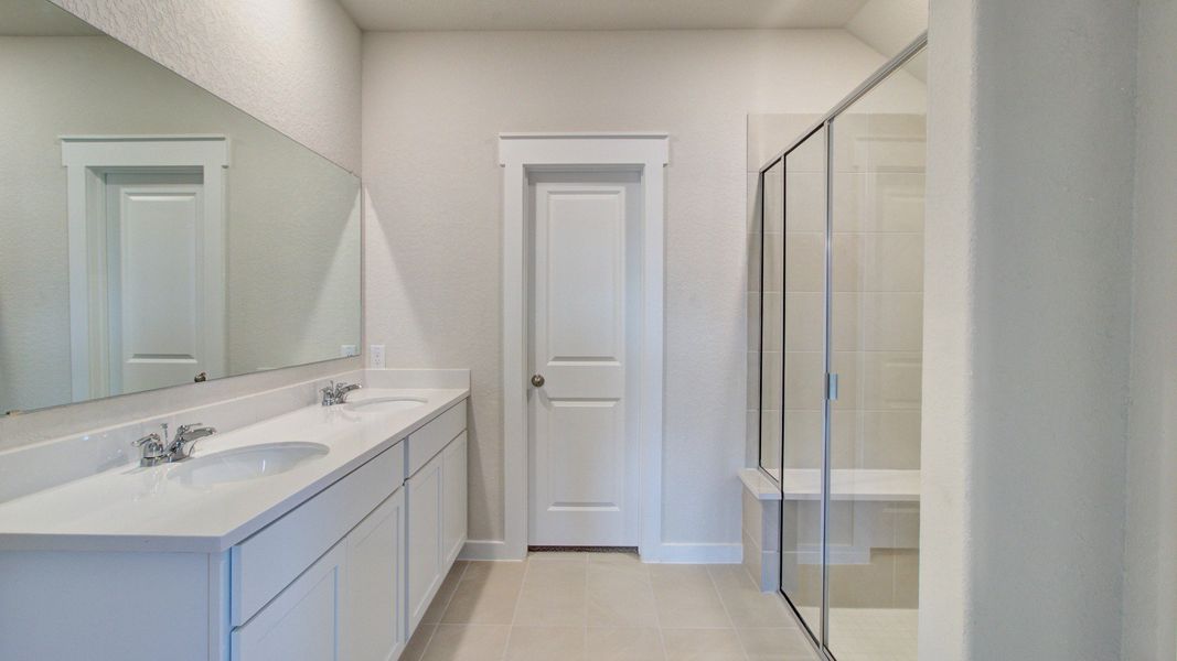 Furnished interior view inside a new home in Cloud Country, New Braunfels (Image 25).