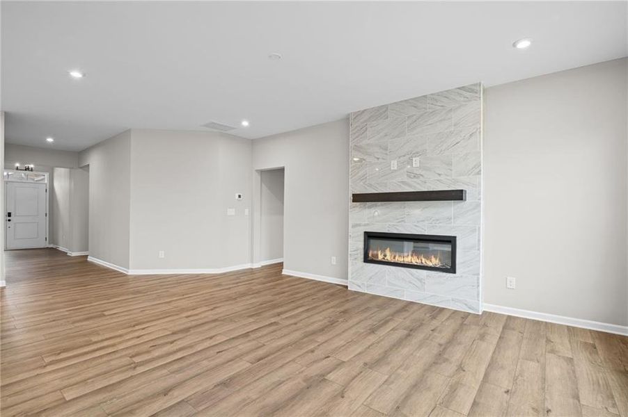 Spacious, unfurnished interior of a new home in Laurel Farms, Dallas (Image 40).